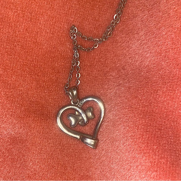 925 Sterling Silver chain and heart with bone pendant - Picture 4 of 5